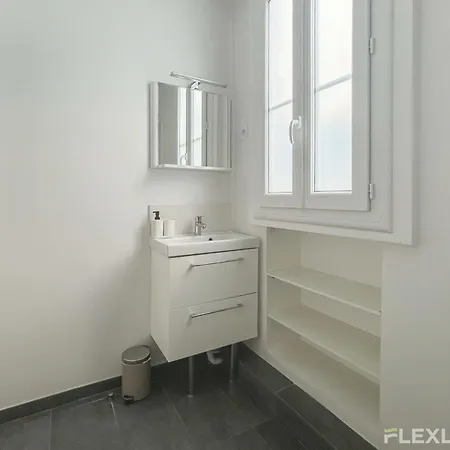 Jardin Des Plantes - Beautiful Bright 2-bedroom -1 Living Apartment *
